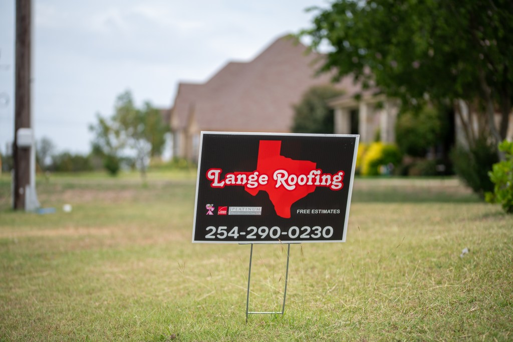 LANGE ROOFING YARD SIGN WITH LOGO